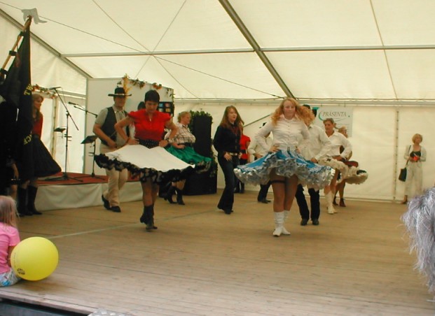 Fotos Vom Auftritt Der Two Tower Country Dancer Beim Blütenfest In Biesdorf